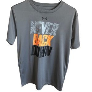 BOYS UNDER ARMOUR TEE NEVER BACK DOWN GREY